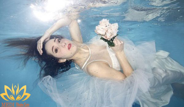 Makeup khi chụp ảnh cưới dưới nước