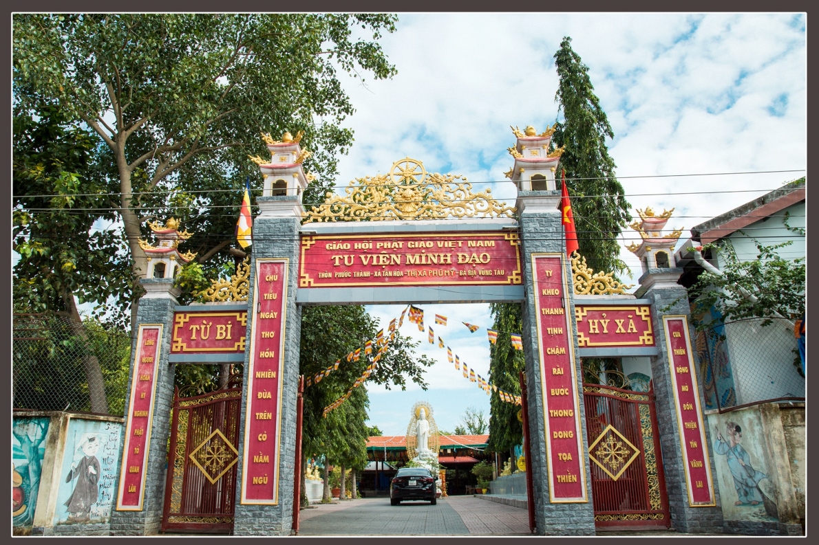 Toàn cảnh tu viện Minh Đạo