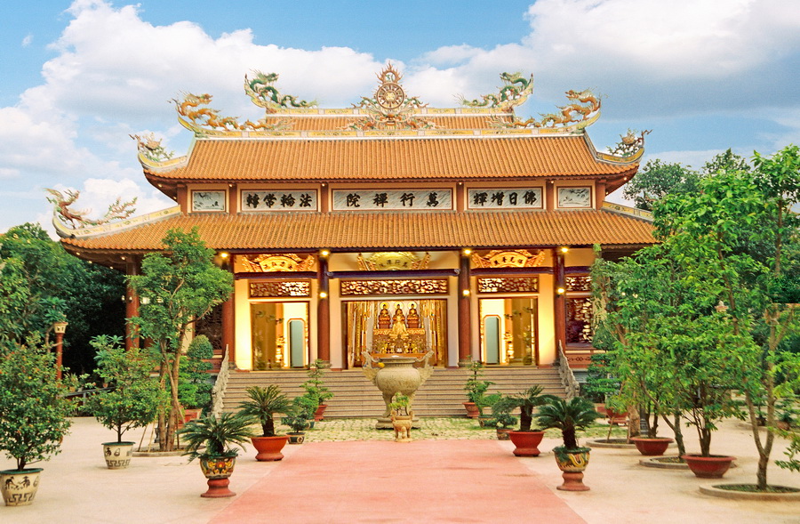 Khu vực chính điện của Thiền viện Vạn Hạnh