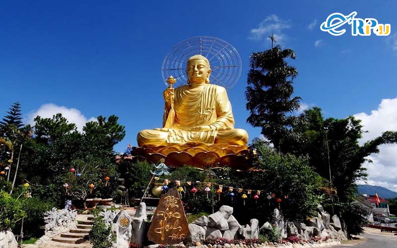 Tượng Phật lớn tại Thiền viện Vạn Hạnh