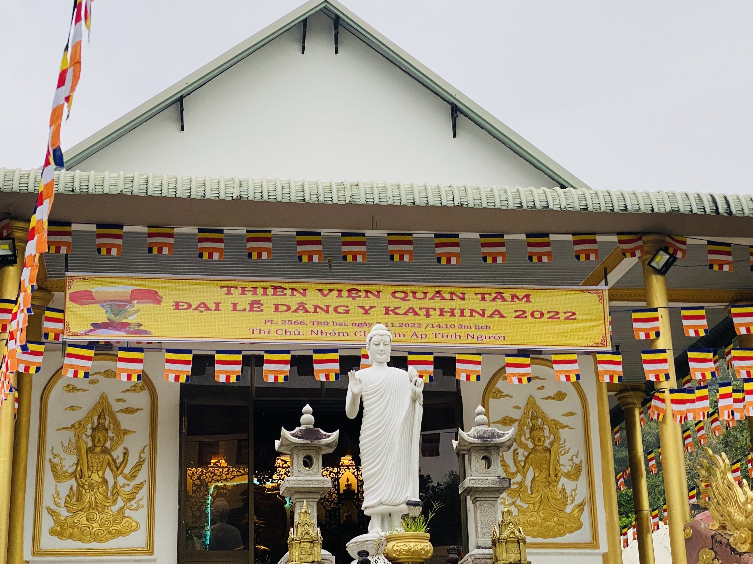 Cổng vào Thiền Viện Quán Tâm ở Gia Lào