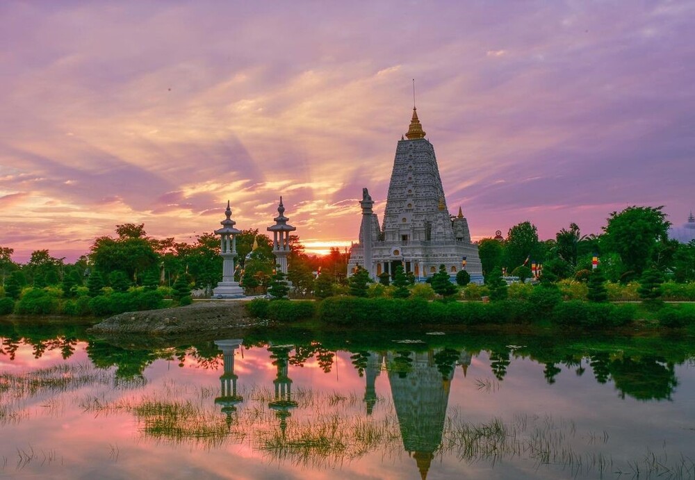 Lối vào Thiền Viện Trúc Lâm Chánh Giác Tiền Giang