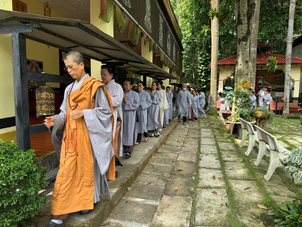 Giới trẻ tham dự khóa tu tại tu viện Như Giác