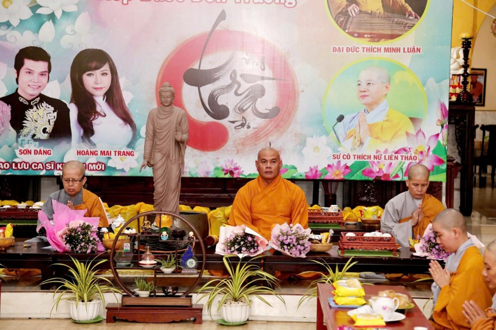 Thiền sinh tham dự khóa tu Vu lan