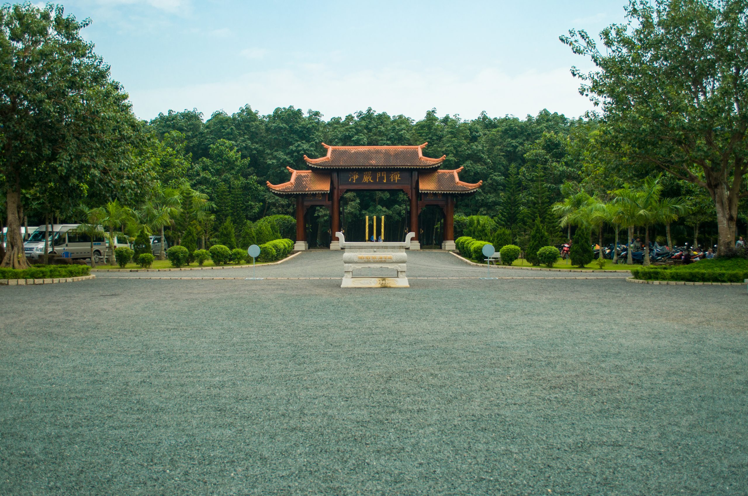 Cổng vào Thiền viện Trúc Lâm Trí Đức