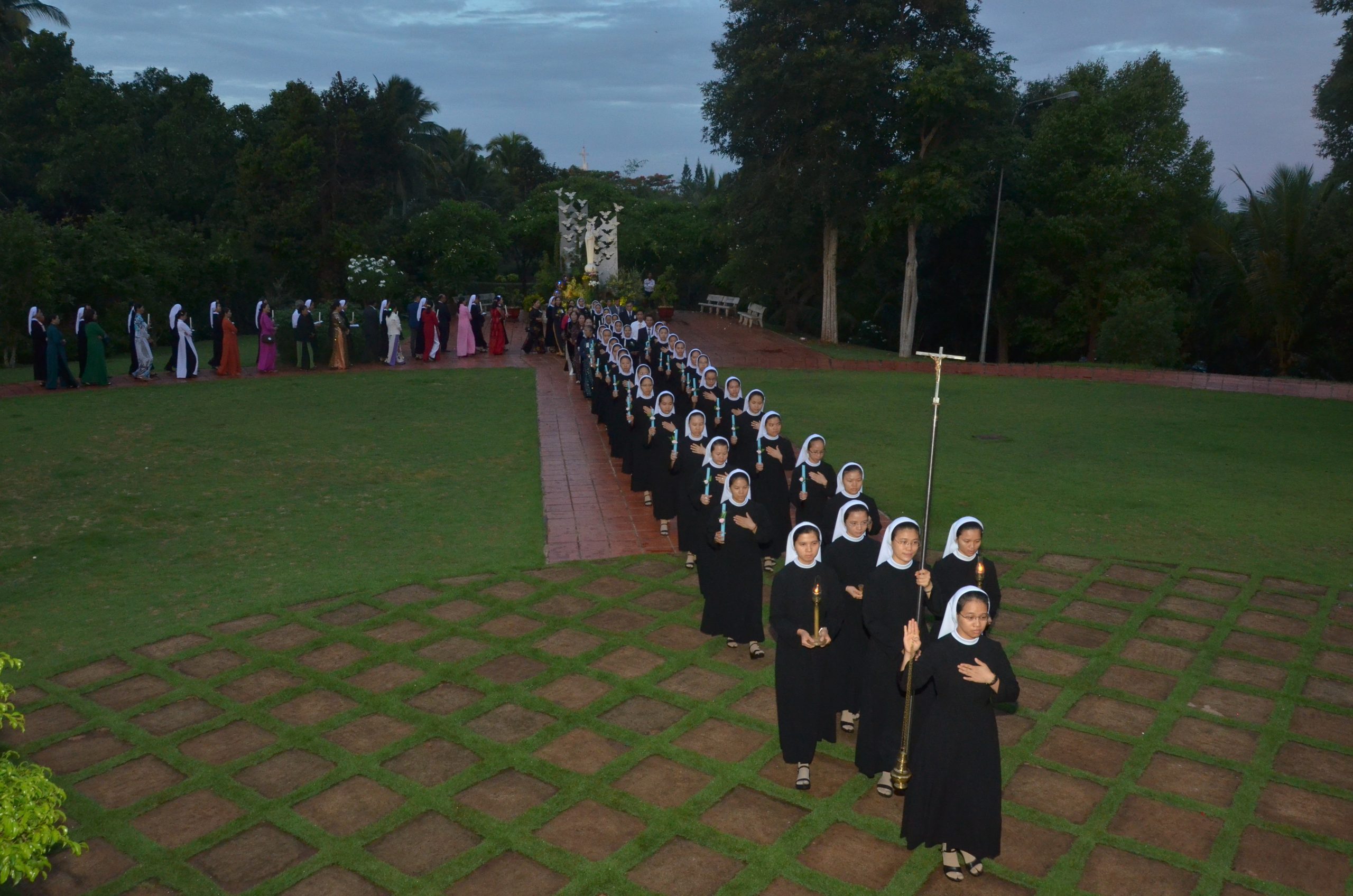 Lễ đơn thệ tại Tu Viện Nữ Vương Hòa Bình