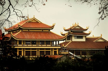 Khuôn viên xanh mát của Thiền Viện Sùng Phúc