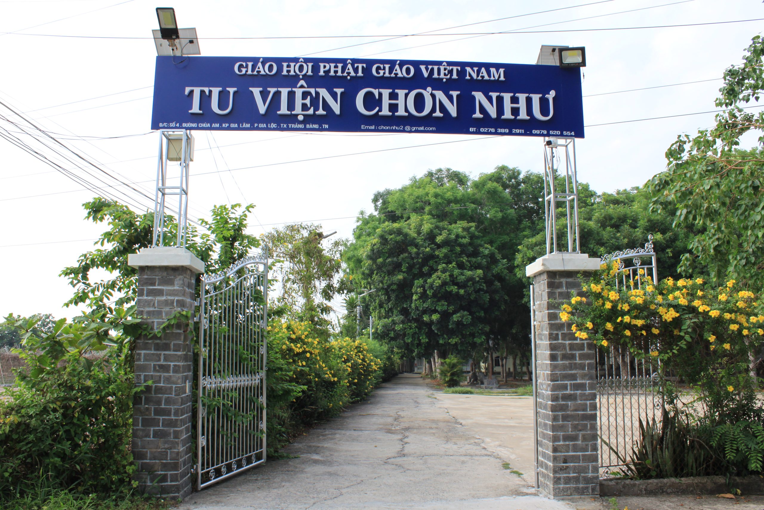 Bảng thông tin liên hệ Tu Viện Chơn Như