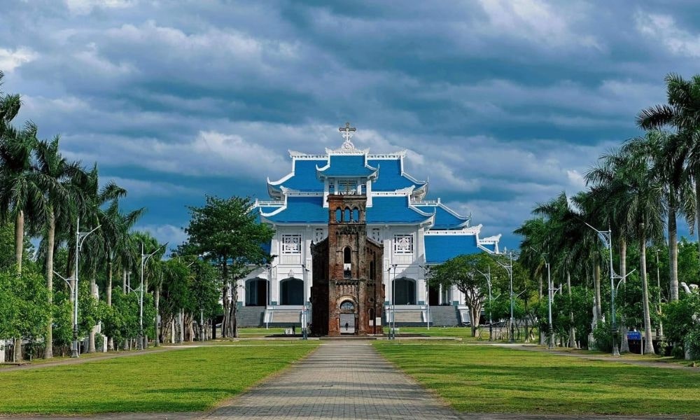 Thánh địa Đức Mẹ La Vang nổi tiếng