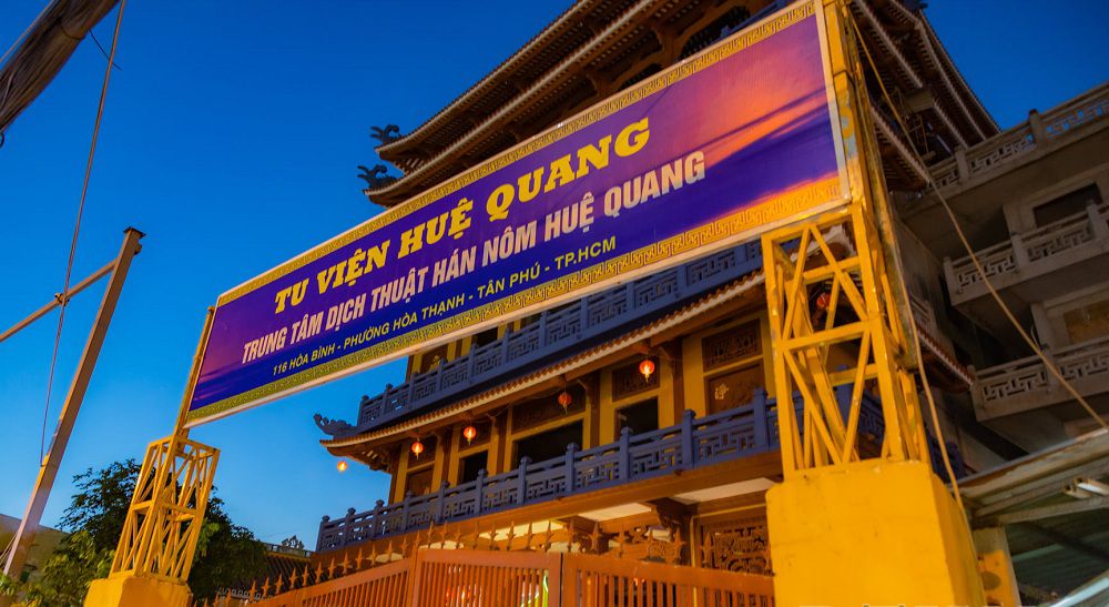Không gian đọc sách ở Tu Viện Huệ Quang