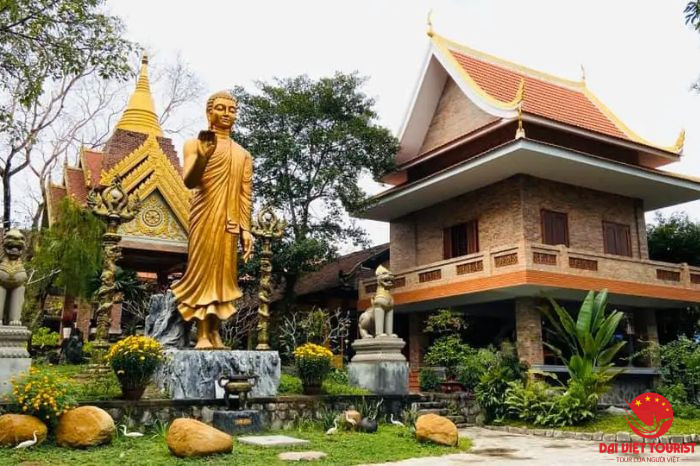 Cổng vào chùa Thiền Lâm Huế