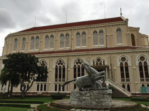 Cận cảnh tu viện 150 năm tuổi