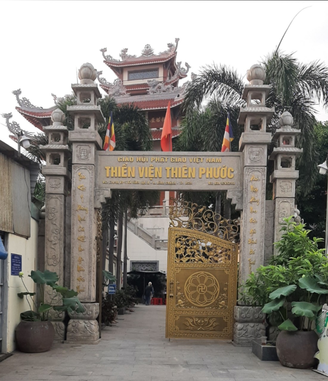 Cổng vào Thiền viện Thiên Phước Bình Chánh