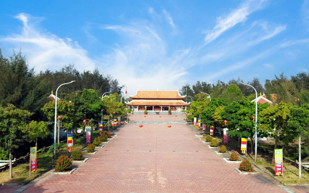 Không gian xanh Thiền viện Trà Vinh