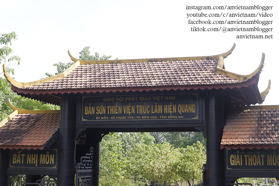 Không gian tĩnh lặng trong thiền viện