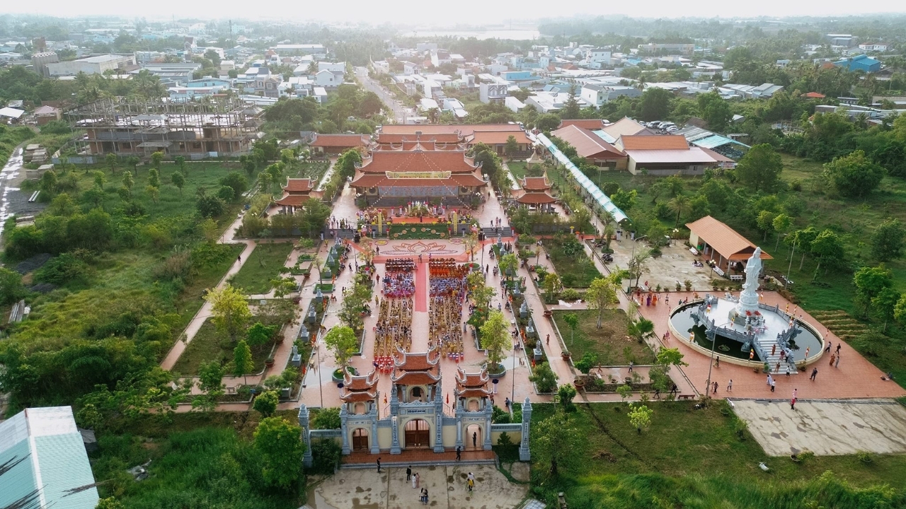 Khuôn viên xanh mát của Thiền Viện Trúc Lâm Sóc Trăng