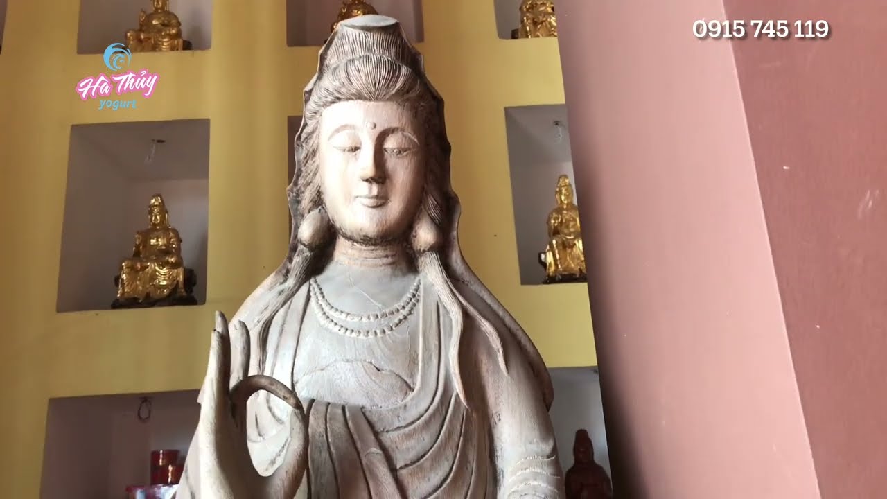 Tượng Quán Thế Âm tại tu viện Hạnh Chiếu
