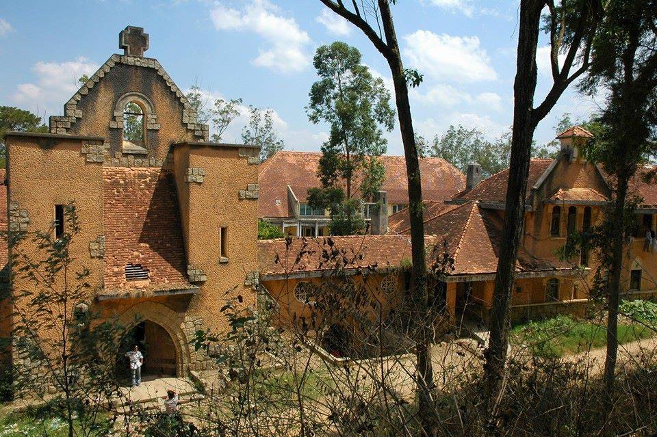 Kiến trúc tu viện bỏ hoang tại Đà Lạt