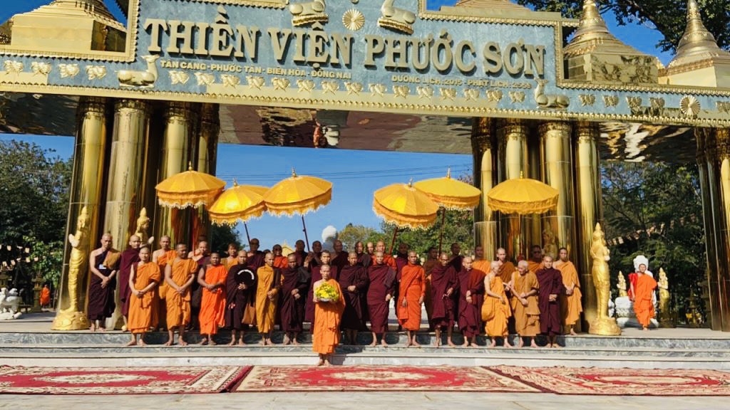 Cổng vào Thiền Viện Phước Sơn