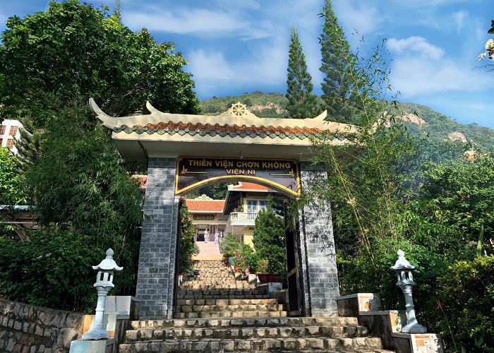 Thiền viện Chơn Không nhìn từ bên ngoài