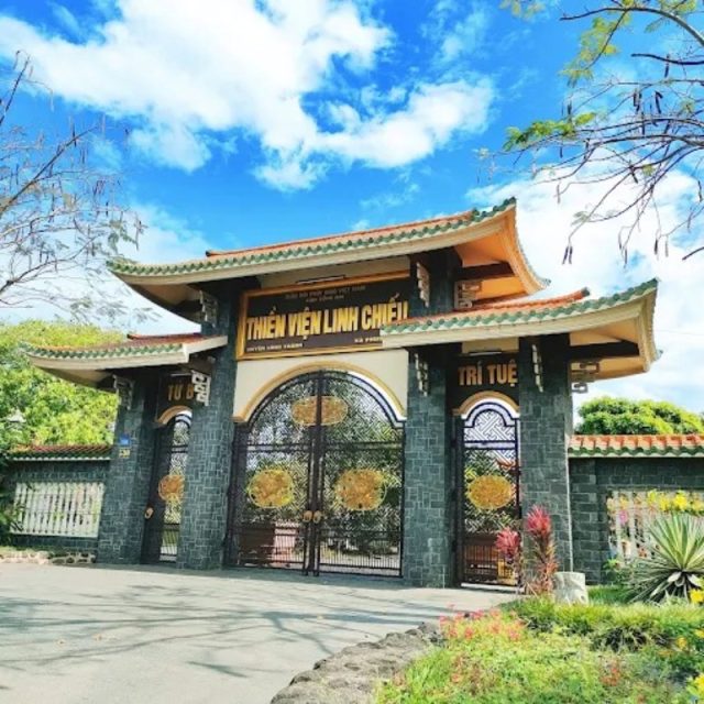 Lối đi trong Thiền Viện Linh Chiếu