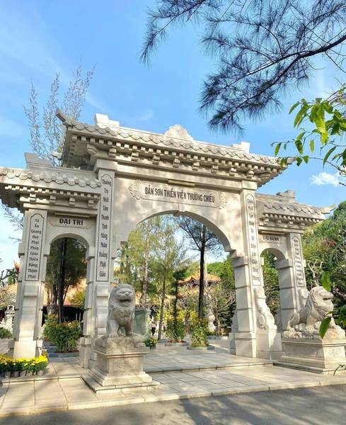 Không gian yên bình trong Thiền Viện Thường Chiếu