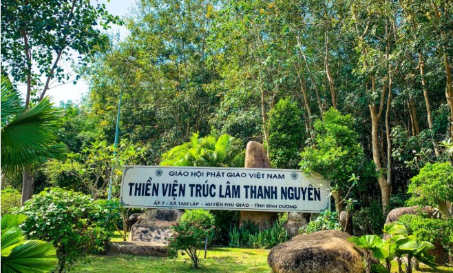 Cổng vào Thiền Viện Trúc Lâm Thanh Nguyên