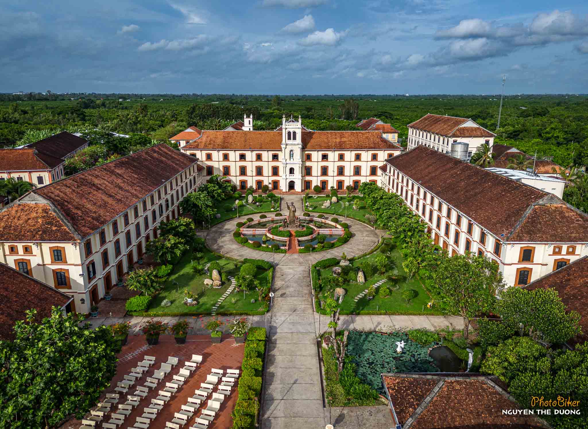 Toàn cảnh Tu Viện Đồng Chúa Quan Phòng