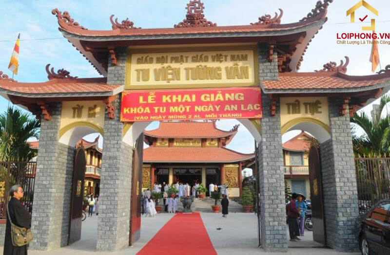 Không gian yên tĩnh trong tu viện