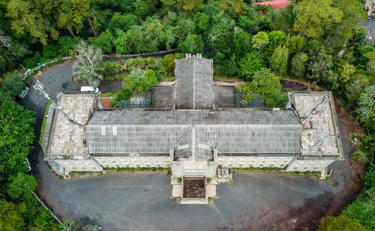 Bảo tàng trong tu viện cổ giữa rừng thông