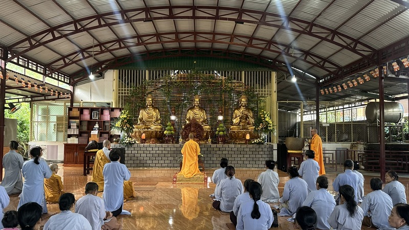 Lễ Trai tăng tại Thiền viện Pháp Sơn